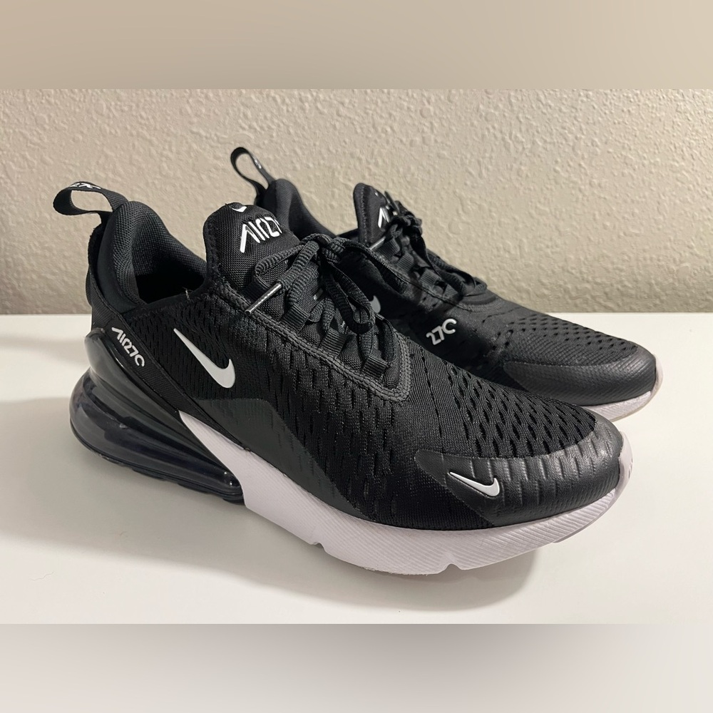 Womens Nike Air Max 270. Size 9